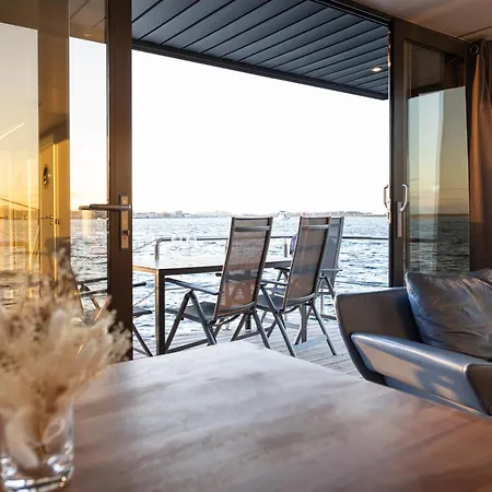 Exclusives Hausboot Oma Ella Heiligenhafen